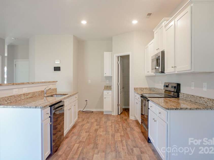 7507 Malden Park Drive, Charlotte, NC 28215.  MLS# CAR4298089, YatesRealty ID 35461. 