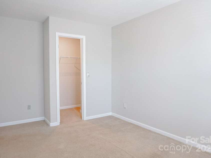 7507 Malden Park Drive, Charlotte, NC 28215.  MLS# CAR4298089, YatesRealty ID 35461. 