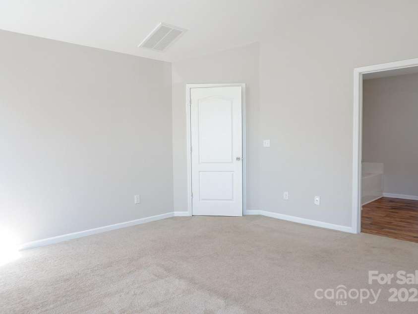 7507 Malden Park Drive, Charlotte, NC 28215.  MLS# CAR4298089, YatesRealty ID 35461. 