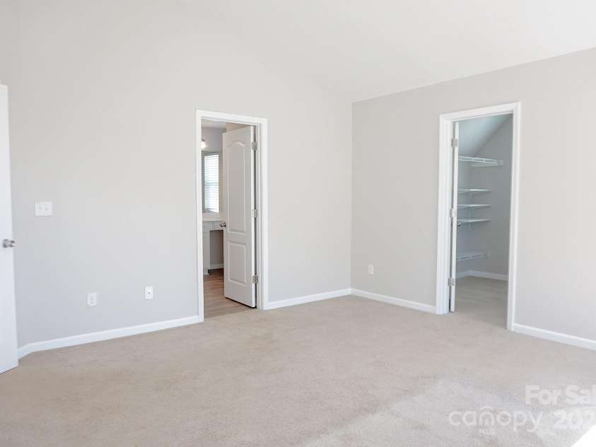 7507 Malden Park Drive, Charlotte, NC 28215.  MLS# CAR4298089, YatesRealty ID 35461. 