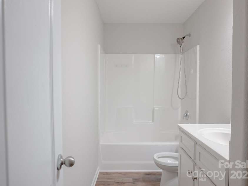 7507 Malden Park Drive, Charlotte, NC 28215.  MLS# CAR4298089, YatesRealty ID 35461. 