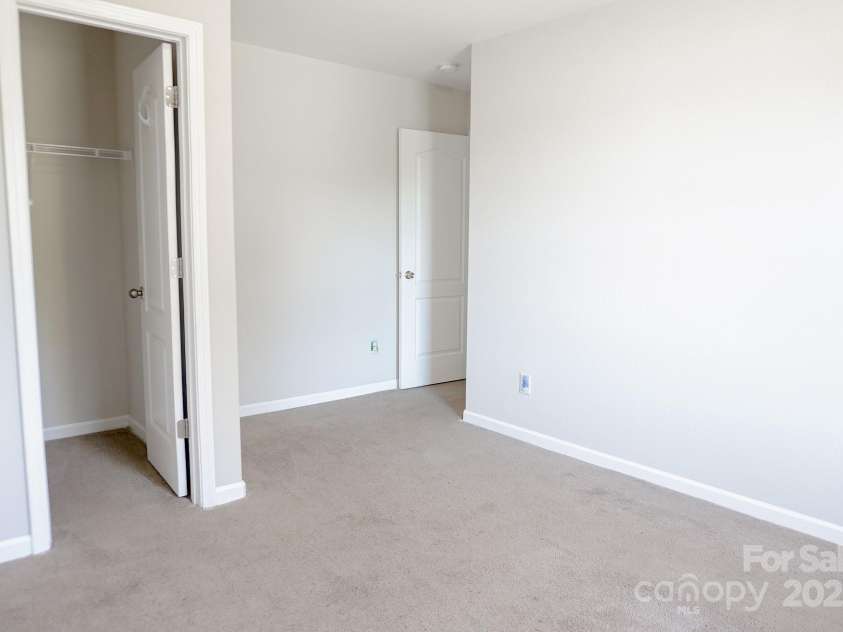 7507 Malden Park Drive, Charlotte, NC 28215.  MLS# CAR4298089, YatesRealty ID 35461. 