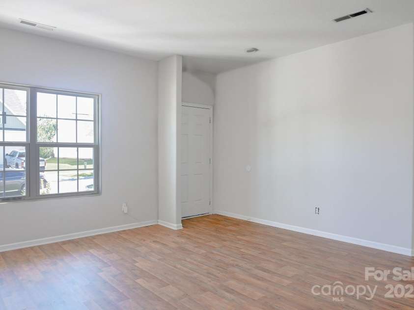 7507 Malden Park Drive, Charlotte, NC 28215.  MLS# CAR4298089, YatesRealty ID 35461. 