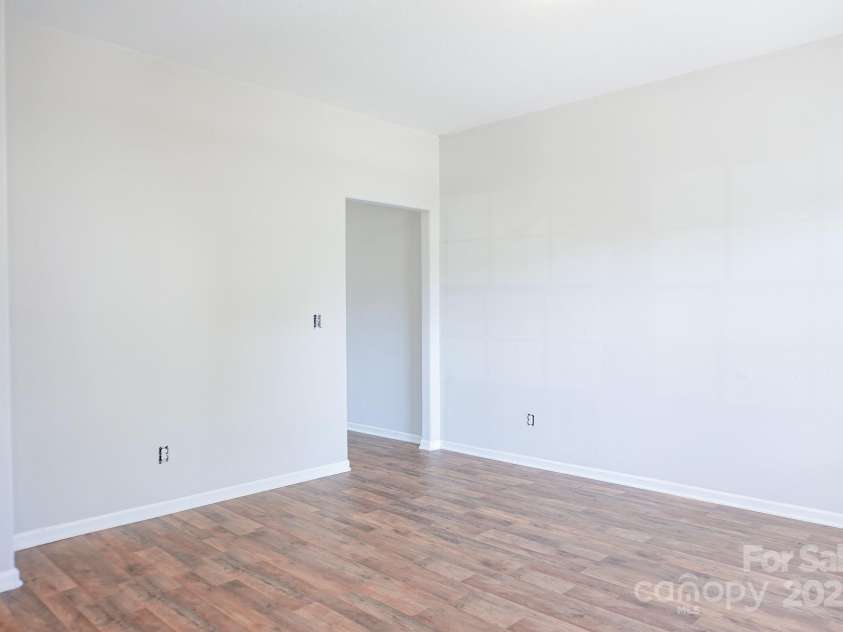 7507 Malden Park Drive, Charlotte, NC 28215.  MLS# CAR4298089, YatesRealty ID 35461. 