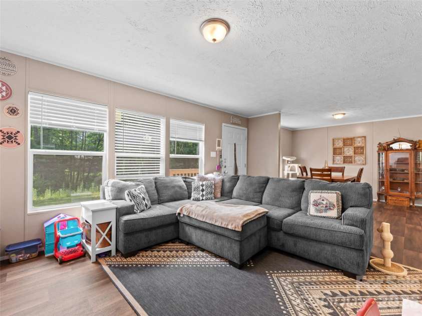 64 Tupper Lane, Hendersonville, NC 28792.  MLS# CAR4398491, YatesRealty ID 35462. 