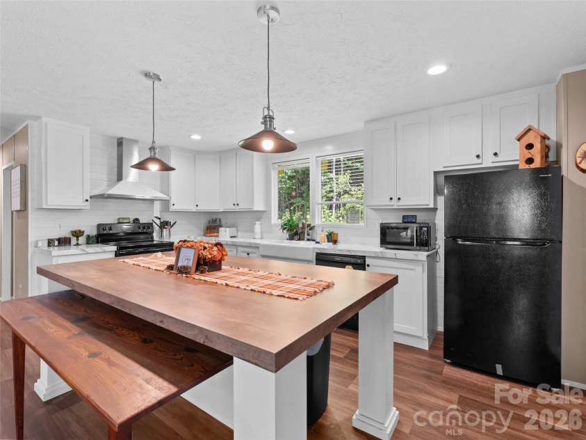 64 Tupper Lane, Hendersonville, NC 28792.  MLS# CAR4398491, YatesRealty ID 35462. 