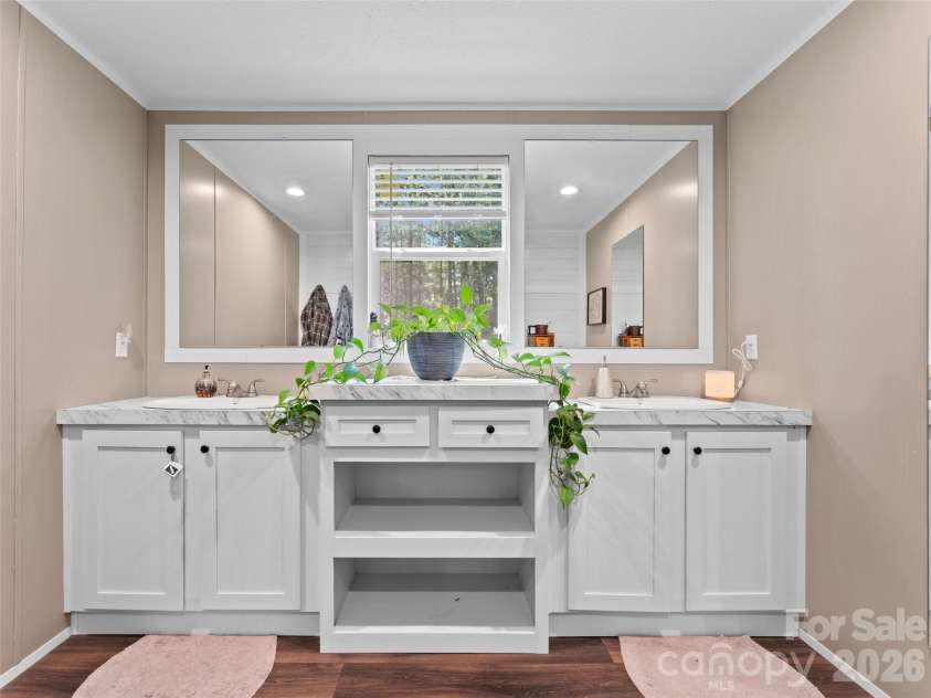 64 Tupper Lane, Hendersonville, NC 28792.  MLS# CAR4398491, YatesRealty ID 35462. 