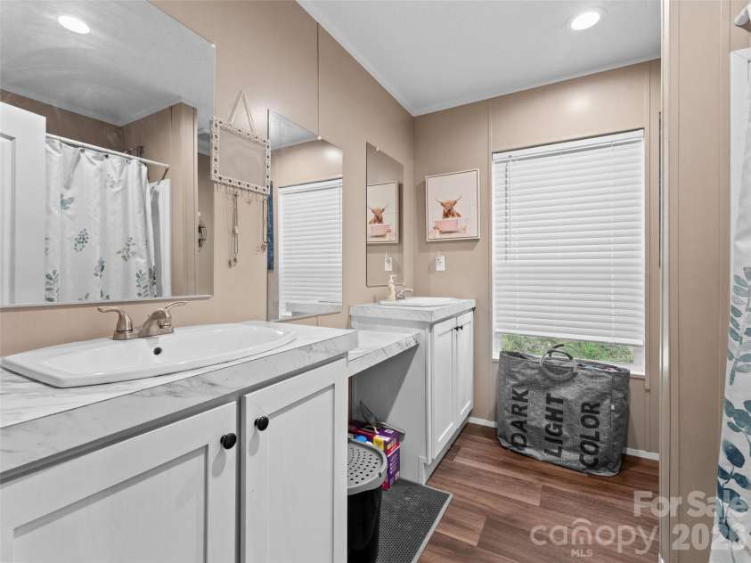 64 Tupper Lane, Hendersonville, NC 28792.  MLS# CAR4398491, YatesRealty ID 35462. 