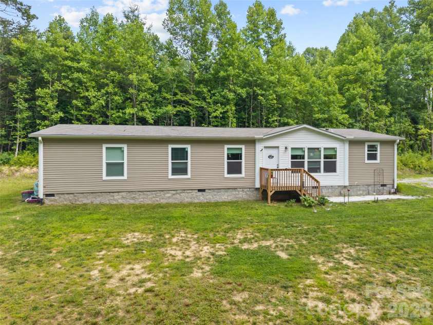 64 Tupper Lane, Hendersonville, NC 28792.  MLS# CAR4398491, YatesRealty ID 35462. 