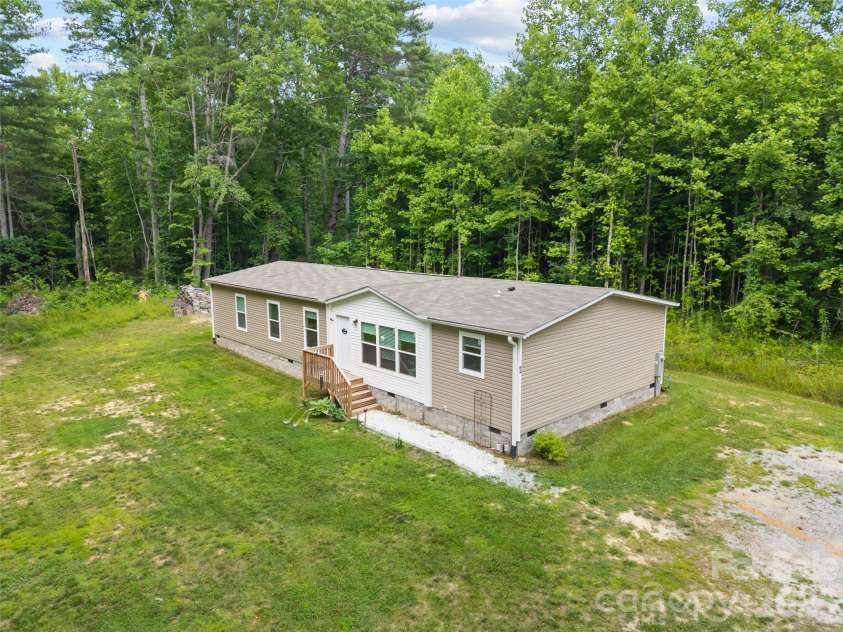 64 Tupper Lane, Hendersonville, NC 28792.  MLS# CAR4398491, YatesRealty ID 35462. 