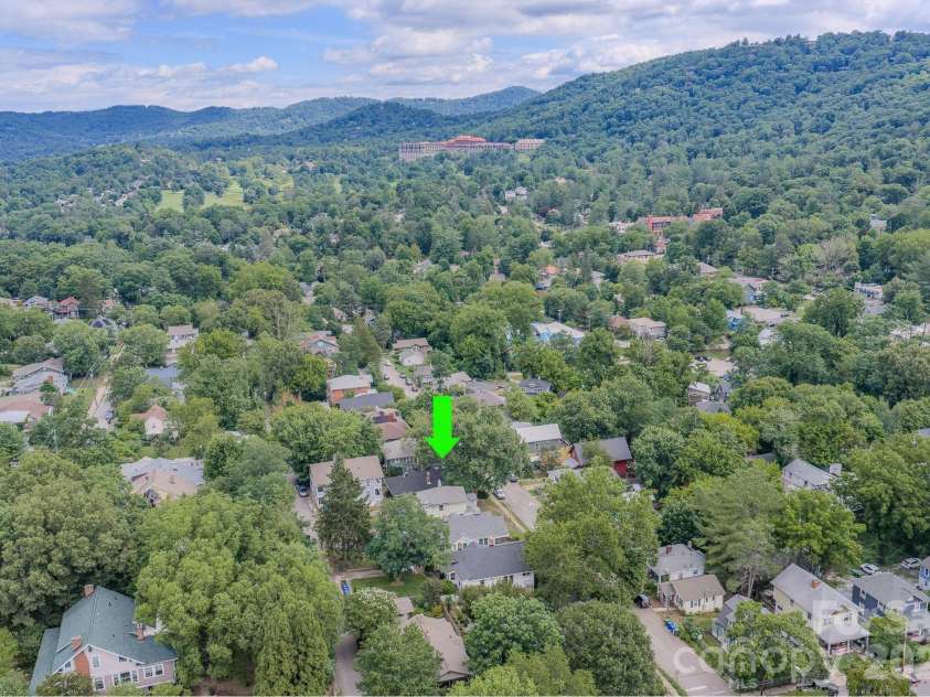 49 Madison Avenue, Asheville, NC 28801.  MLS# CAR4394135, YatesRealty ID 35463. 