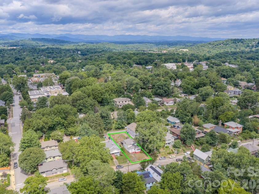 49 Madison Avenue, Asheville, NC 28801.  MLS# CAR4394135, YatesRealty ID 35463. 