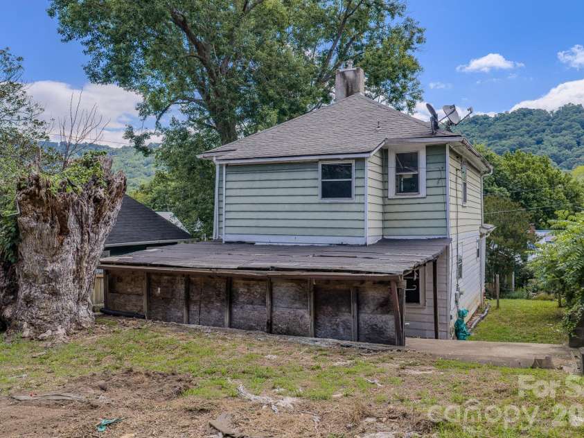 49 Madison Avenue, Asheville, NC 28801.  MLS# CAR4394135, YatesRealty ID 35463. 