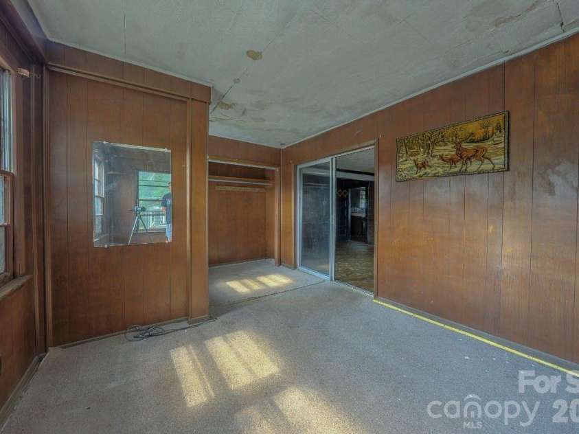 49 Madison Avenue, Asheville, NC 28801.  MLS# CAR4394135, YatesRealty ID 35463. 