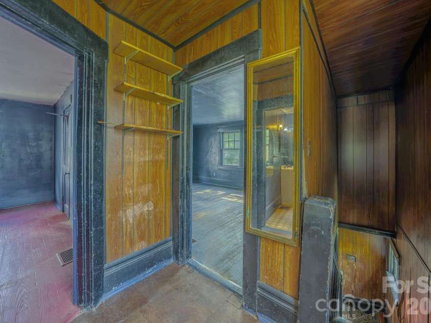 49 Madison Avenue, Asheville, NC 28801.  MLS# CAR4394135, YatesRealty ID 35463. 