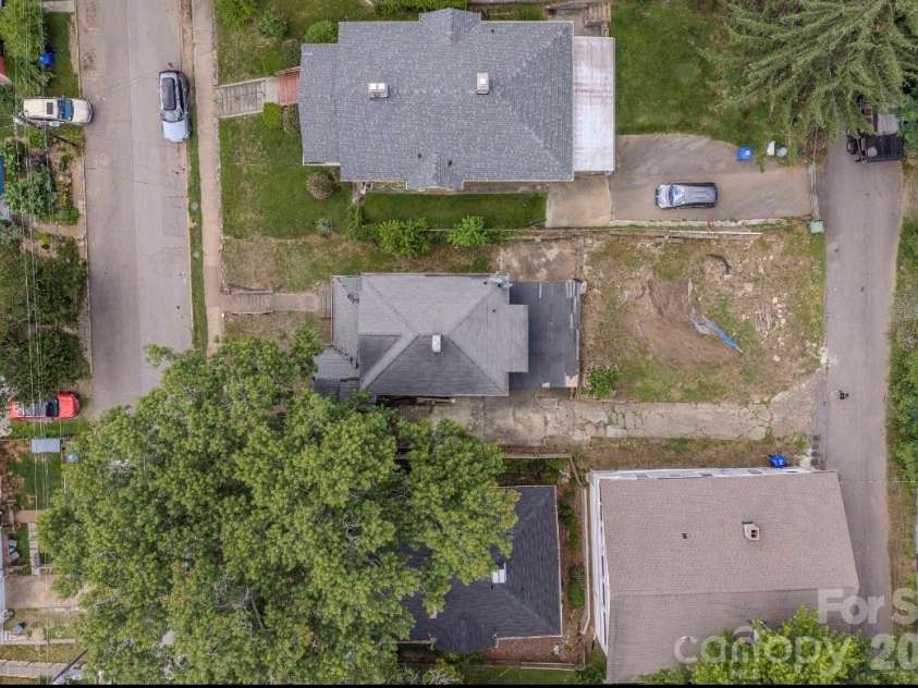 49 Madison Avenue, Asheville, NC 28801.  MLS# CAR4394135, YatesRealty ID 35463. 