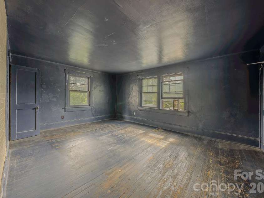 49 Madison Avenue, Asheville, NC 28801.  MLS# CAR4394135, YatesRealty ID 35463. 