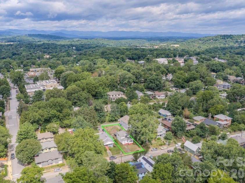 49 Madison Avenue, Asheville, NC 28801.  MLS# CAR4394135, YatesRealty ID 35463. 