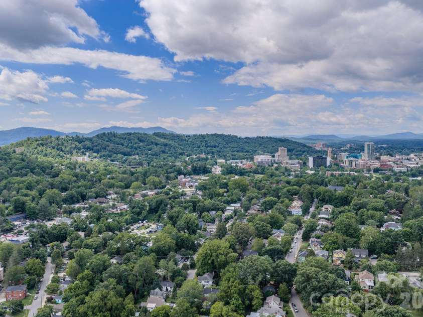 49 Madison Avenue, Asheville, NC 28801.  MLS# CAR4394135, YatesRealty ID 35463. 