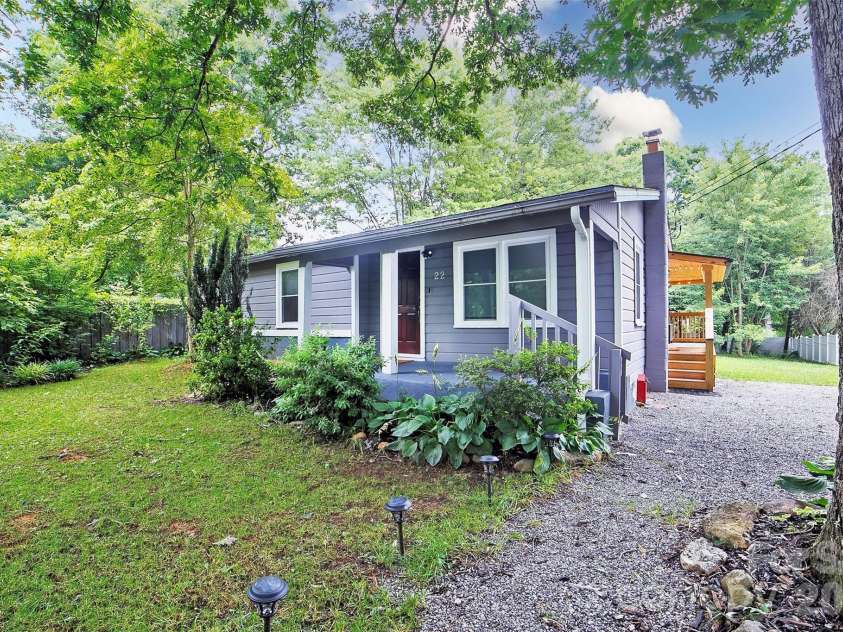 22 Glenview Place, Arden, NC 28704.  MLS# CAR4382452, YatesRealty ID 35464. 