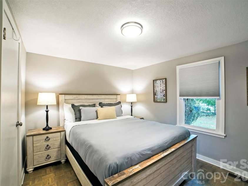 22 Glenview Place, Arden, NC 28704.  MLS# CAR4382452, YatesRealty ID 35464. 