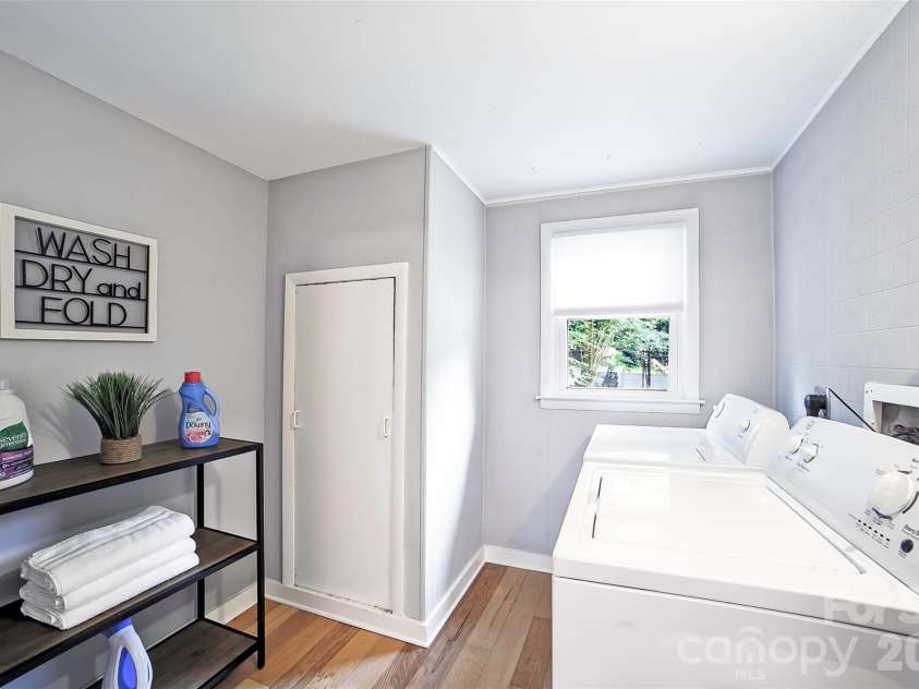 22 Glenview Place, Arden, NC 28704.  MLS# CAR4382452, YatesRealty ID 35464. 