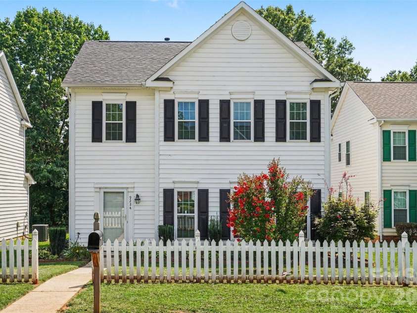 9224 Ligon Court, Charlotte, NC 28213.  MLS# CAR4397997, YatesRealty ID 35465. 