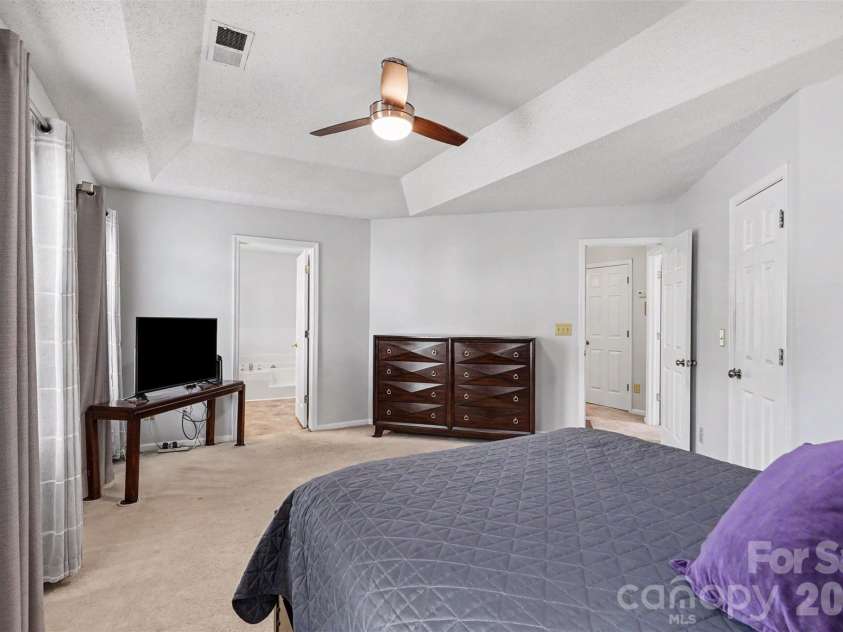 9224 Ligon Court, Charlotte, NC 28213.  MLS# CAR4397997, YatesRealty ID 35465. 