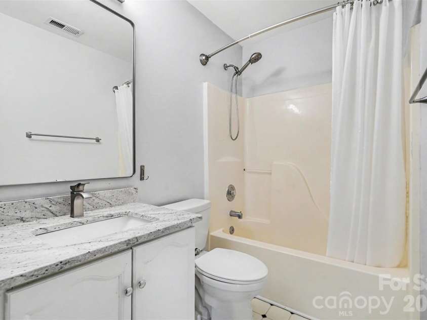 9224 Ligon Court, Charlotte, NC 28213.  MLS# CAR4397997, YatesRealty ID 35465. 