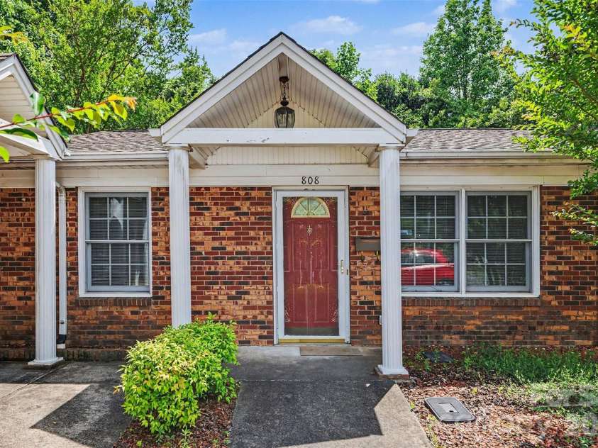 808 Floyd Lane, Gastonia, NC 28052.  MLS# CAR4386598, YatesRealty ID 35468. 