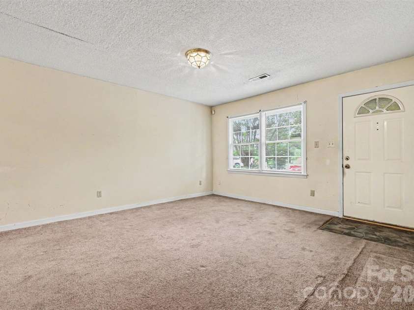 808 Floyd Lane, Gastonia, NC 28052.  MLS# CAR4386598, YatesRealty ID 35468. 
