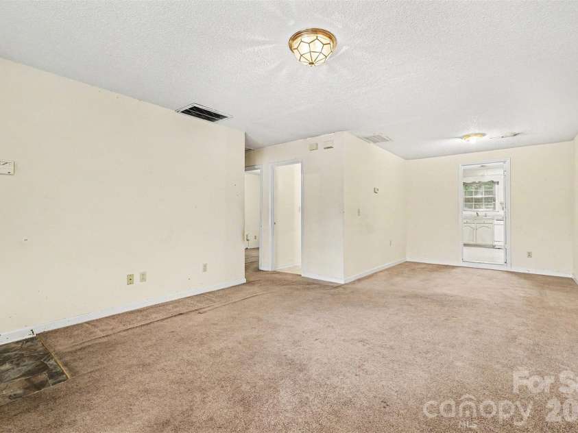 808 Floyd Lane, Gastonia, NC 28052.  MLS# CAR4386598, YatesRealty ID 35468. 
