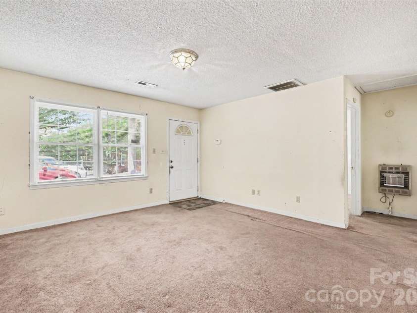 808 Floyd Lane, Gastonia, NC 28052.  MLS# CAR4386598, YatesRealty ID 35468. 