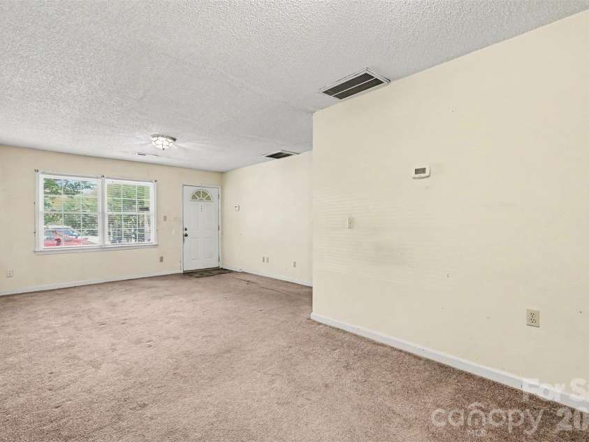 808 Floyd Lane, Gastonia, NC 28052.  MLS# CAR4386598, YatesRealty ID 35468. 