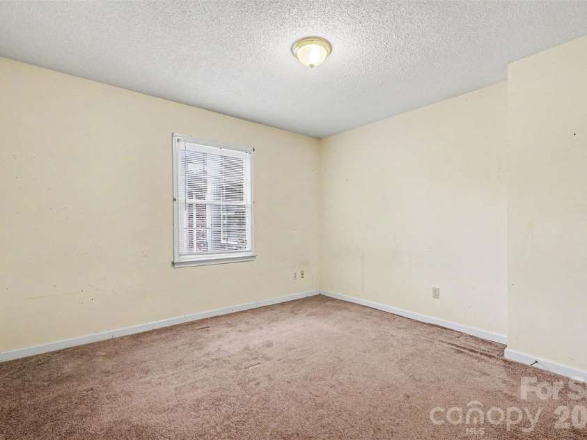 808 Floyd Lane, Gastonia, NC 28052.  MLS# CAR4386598, YatesRealty ID 35468. 