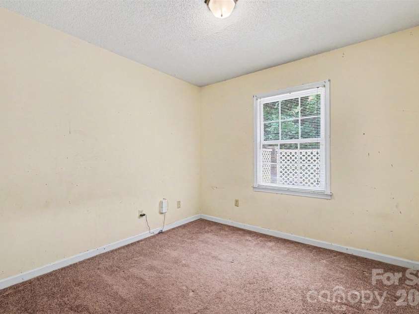 808 Floyd Lane, Gastonia, NC 28052.  MLS# CAR4386598, YatesRealty ID 35468. 
