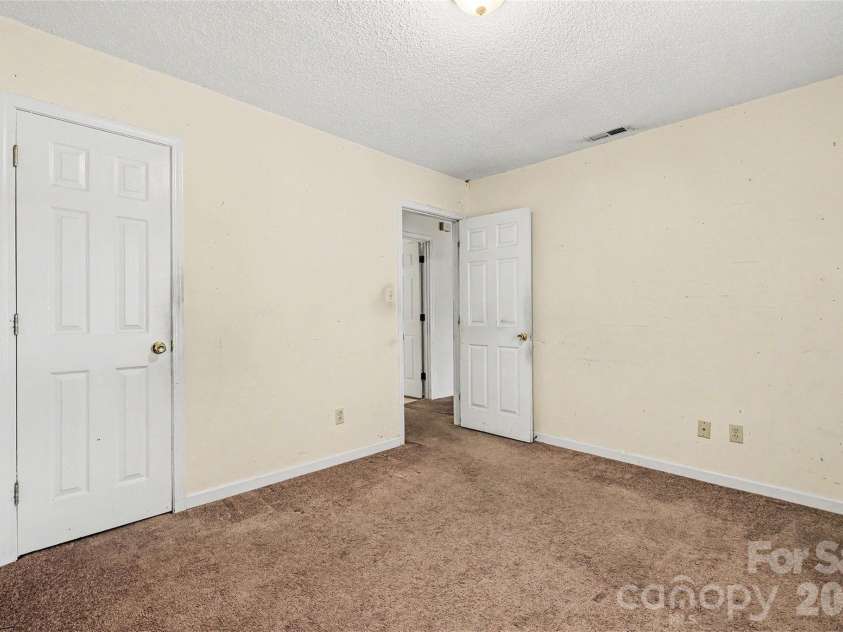 808 Floyd Lane, Gastonia, NC 28052.  MLS# CAR4386598, YatesRealty ID 35468. 