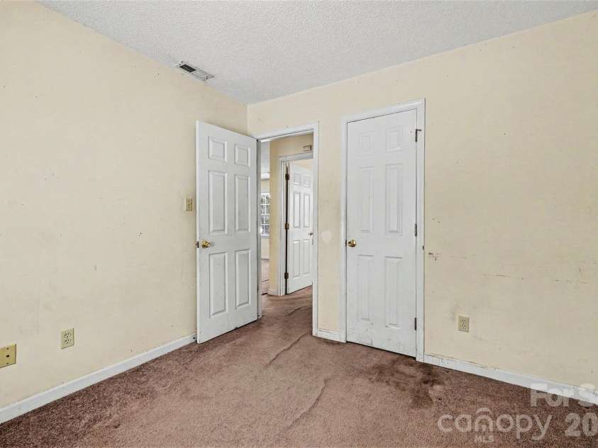 808 Floyd Lane, Gastonia, NC 28052.  MLS# CAR4386598, YatesRealty ID 35468. 
