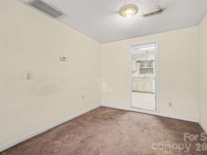 808 Floyd Lane, Gastonia, NC 28052.  MLS# CAR4386598, YatesRealty ID 35468. 