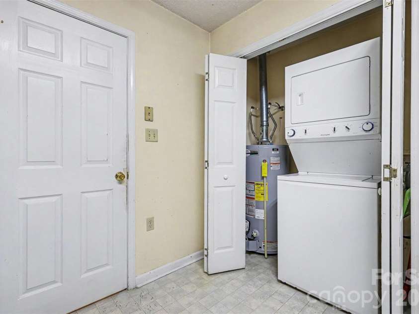 808 Floyd Lane, Gastonia, NC 28052.  MLS# CAR4386598, YatesRealty ID 35468. 
