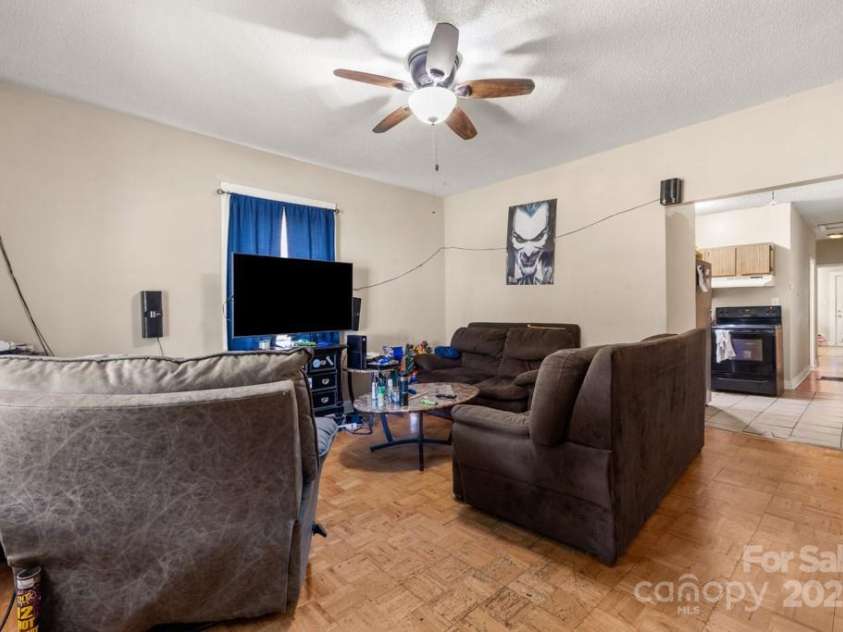 401 Ebenezer Avenue, Rock Hill, SC 29730.  MLS# CAR4298234, YatesRealty ID 35469. 401 Living Room