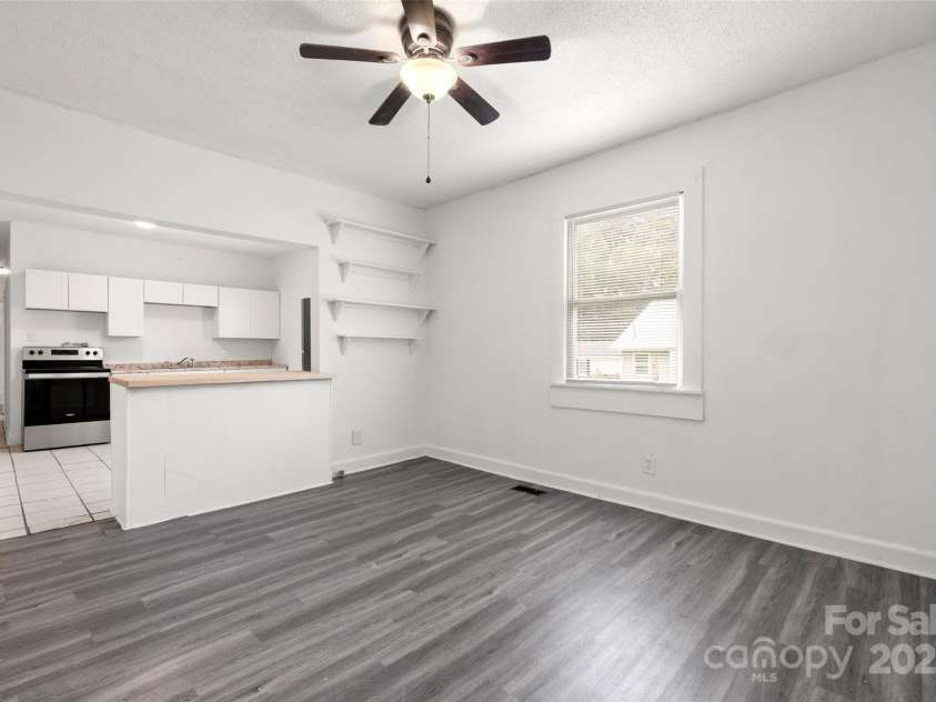 401 Ebenezer Avenue, Rock Hill, SC 29730.  MLS# CAR4298234, YatesRealty ID 35469. 403 Living room