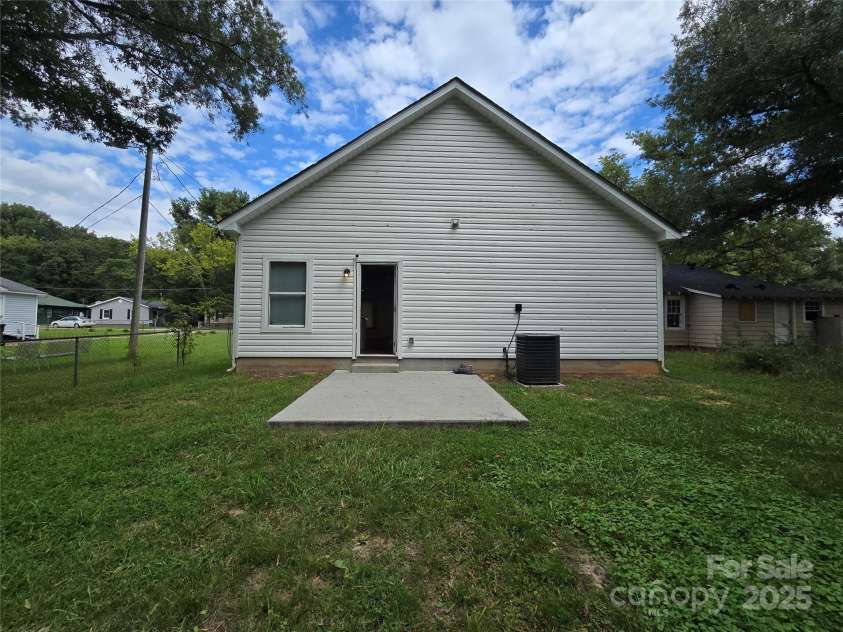 236 Emmett Street, Rock Hill, SC 29730.  MLS# CAR4297577, YatesRealty ID 35471. 