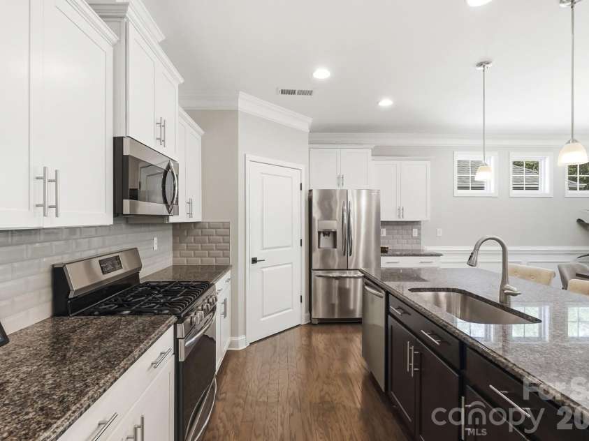 5036 Lydney Circle, Waxhaw, NC 28173.  MLS# CAR4395405, YatesRealty ID 35473. 