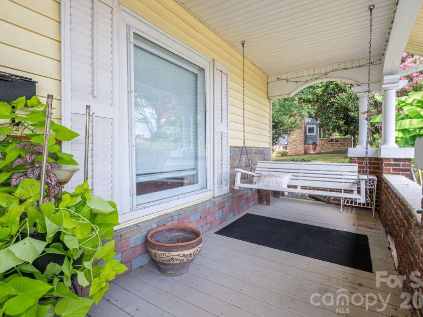 601 Forney Avenue, Lincolnton, NC 28092.  MLS# CAR4388927, YatesRealty ID 35477. 