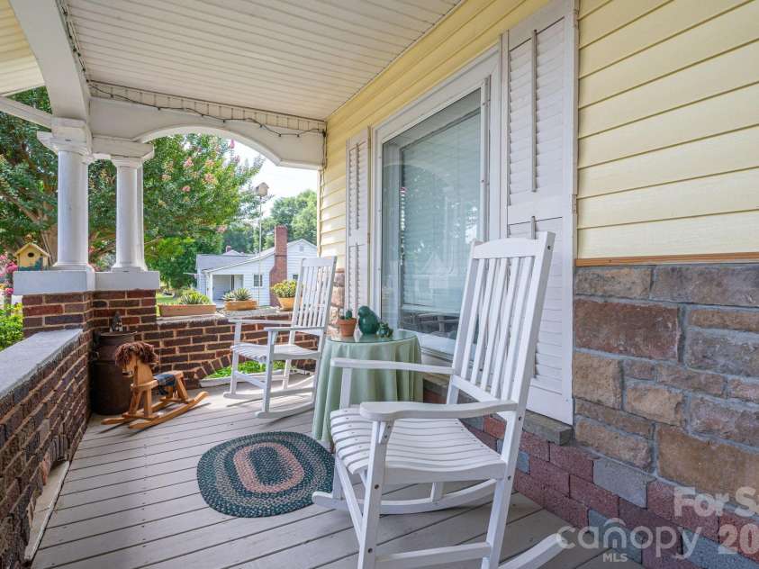 601 Forney Avenue, Lincolnton, NC 28092.  MLS# CAR4388927, YatesRealty ID 35477. 