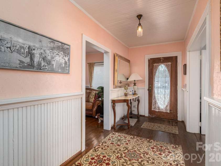 601 Forney Avenue, Lincolnton, NC 28092.  MLS# CAR4388927, YatesRealty ID 35477. 