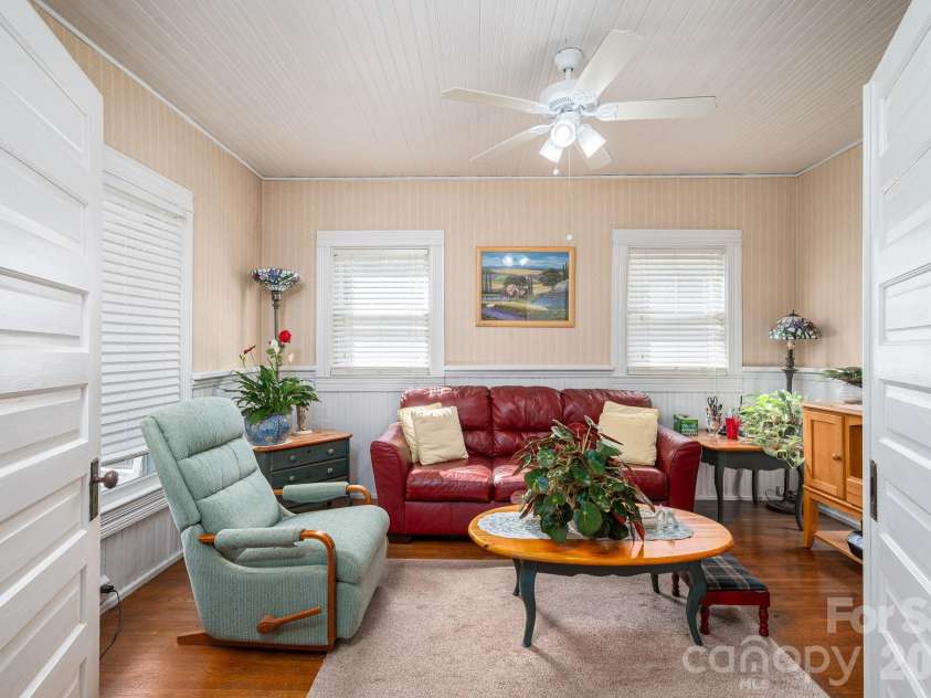 601 Forney Avenue, Lincolnton, NC 28092.  MLS# CAR4388927, YatesRealty ID 35477. 