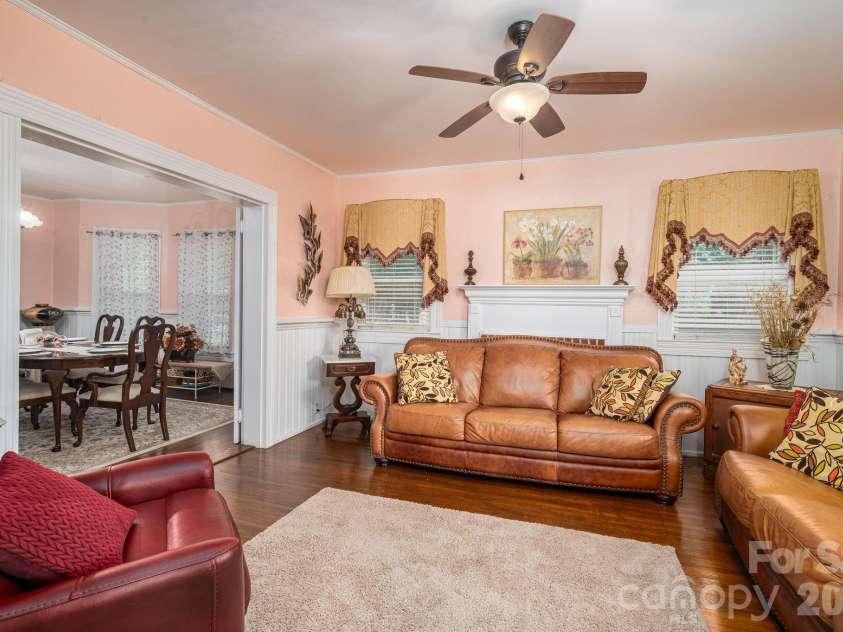 601 Forney Avenue, Lincolnton, NC 28092.  MLS# CAR4388927, YatesRealty ID 35477. 
