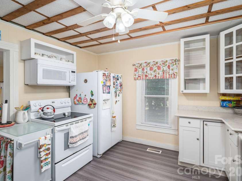 601 Forney Avenue, Lincolnton, NC 28092.  MLS# CAR4388927, YatesRealty ID 35477. 